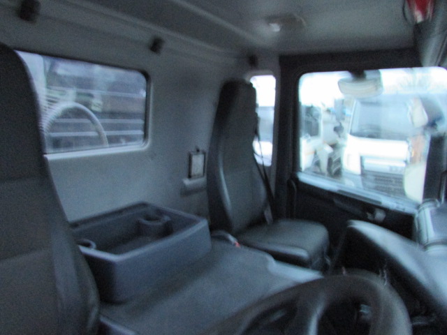 Vehicle Photo 16