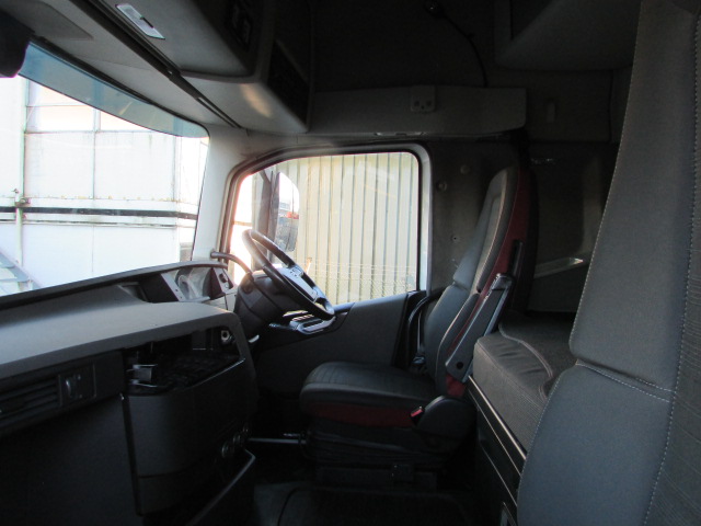 Vehicle Photo 9