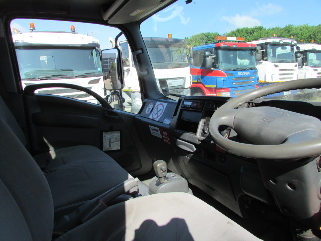 Vehicle Photo 11