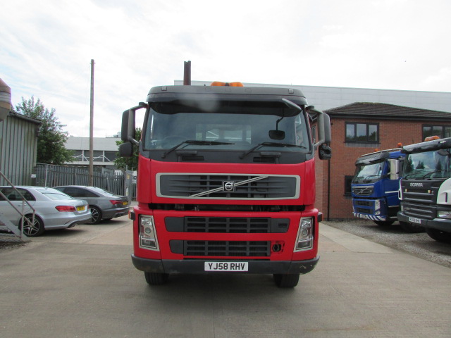 Vehicle Photo 2