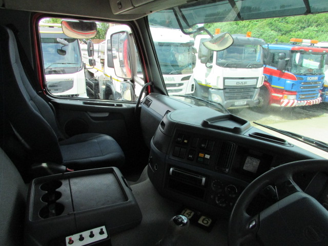 Vehicle Photo 12