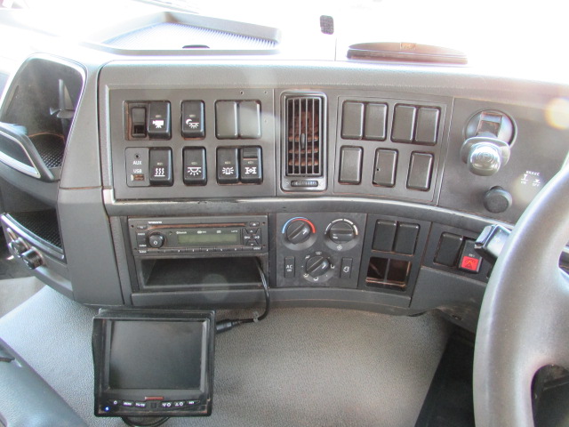 Vehicle Photo 14