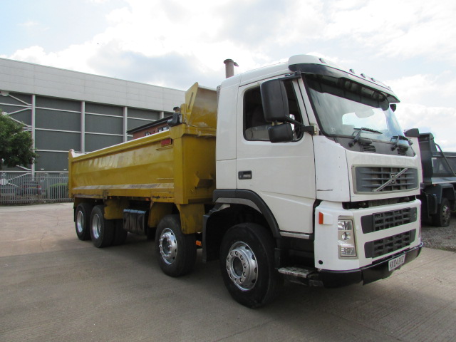 VOLVO FM12.340 2004 8x4 TIPPER WITH THOMPSON STEEL BODY  (KX04 BVZ) S/N: 4095