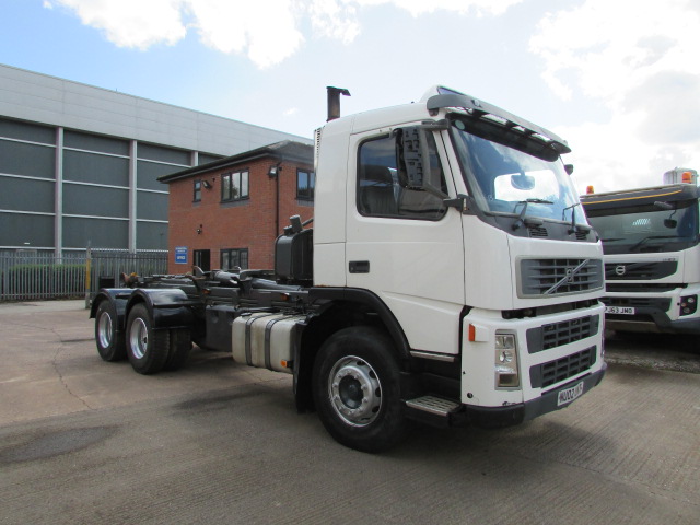 VOLVO FM9.300 2002 6x4 HOOKLOADER (NU02 UNT) S/N: 4104