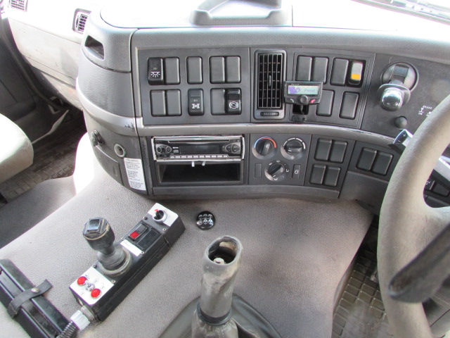Vehicle Photo 13