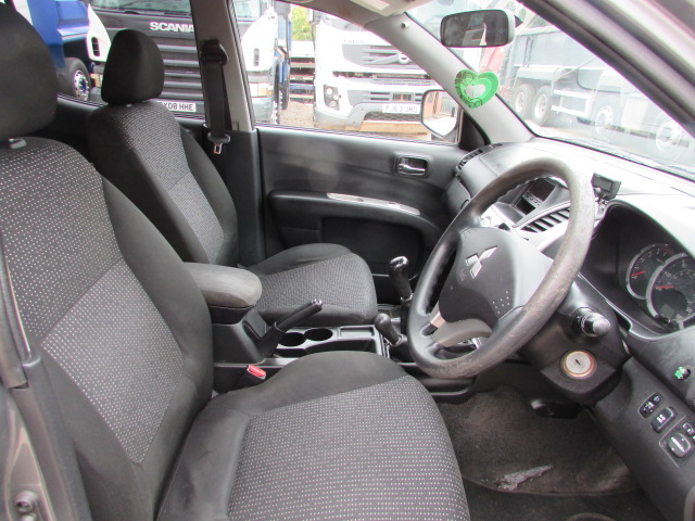 Vehicle Photo 7