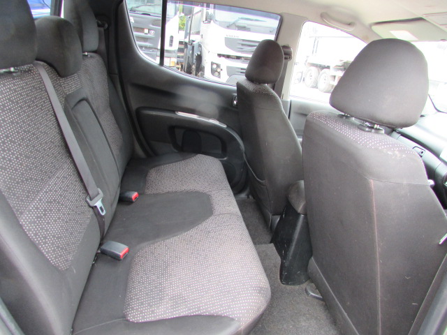 Vehicle Photo 13