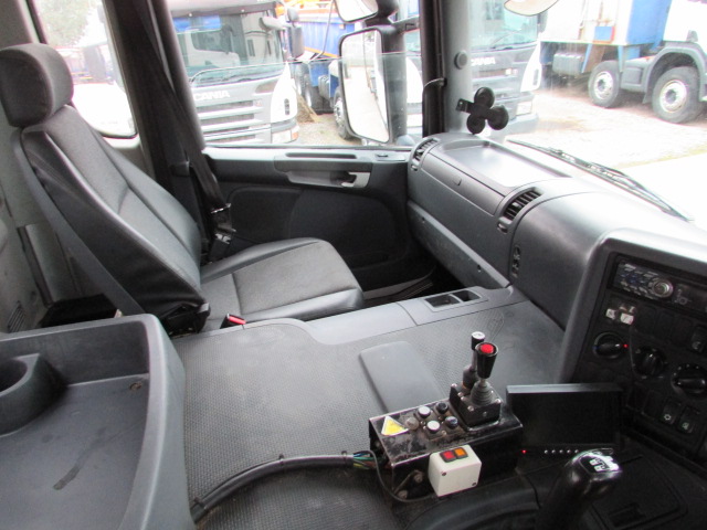 Vehicle Photo 11