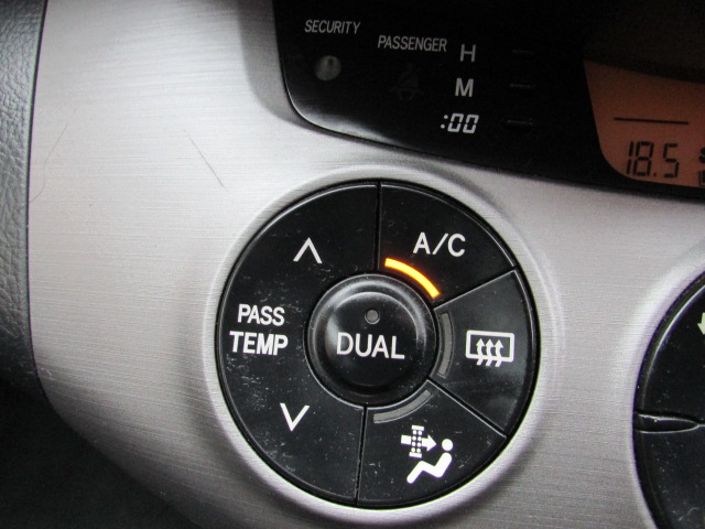Vehicle Photo 16