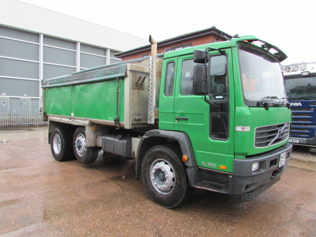 VOLVO FL250 6X2 TIPPER (WA05 BGY) - S/N 4174