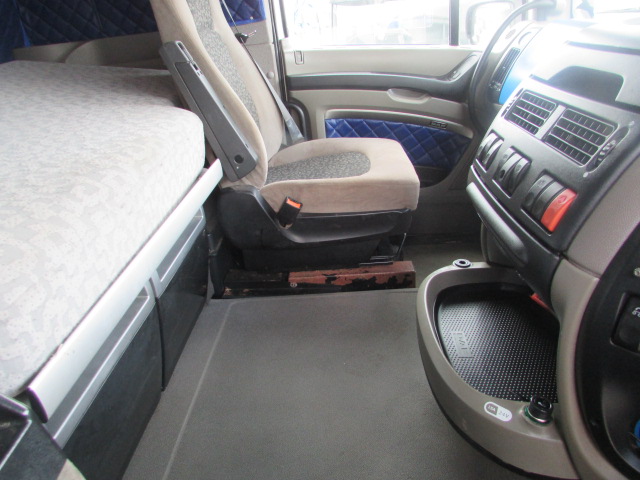 Vehicle Photo 14