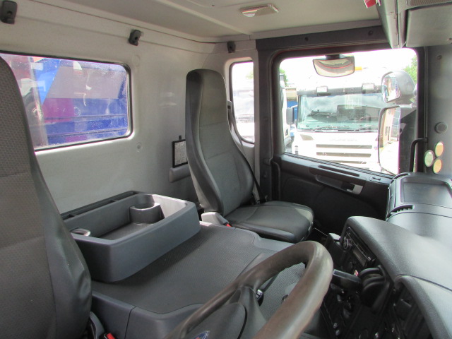 Vehicle Photo 13