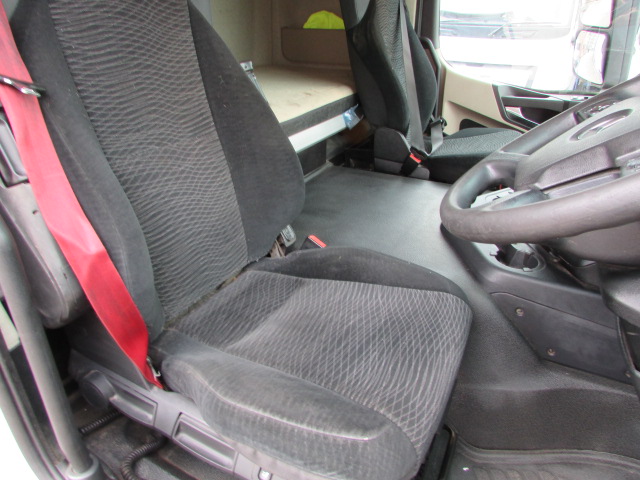 Vehicle Photo 12