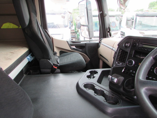 Vehicle Photo 11