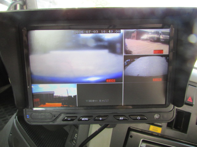 Vehicle Photo 13