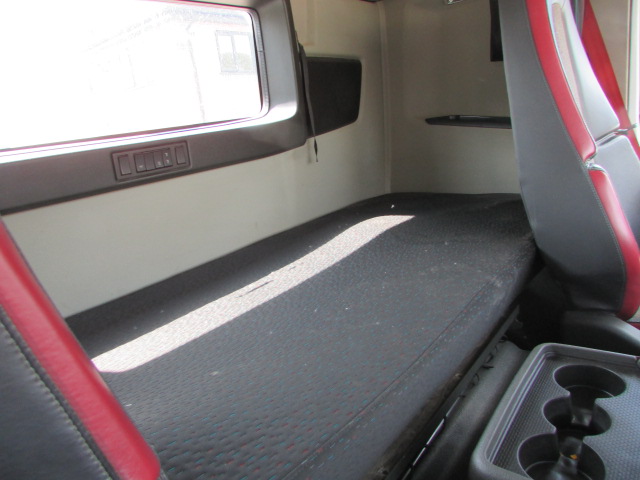 Vehicle Photo 17