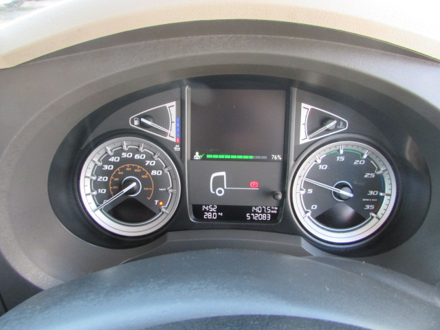 Vehicle Photo 13