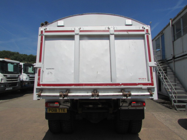 Vehicle Photo 2