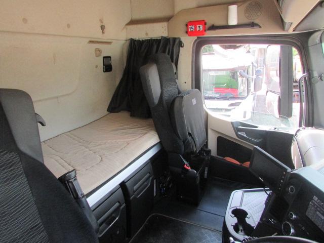Vehicle Photo 11