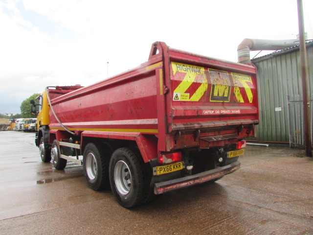 Vehicle Photo 7