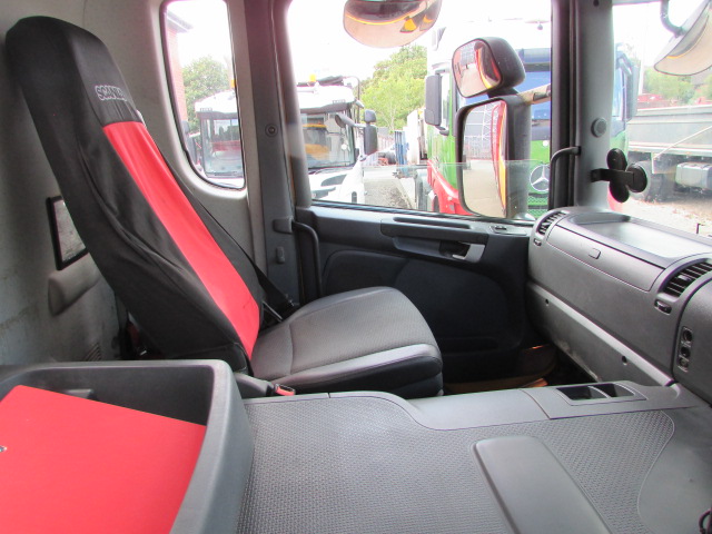 Vehicle Photo 11