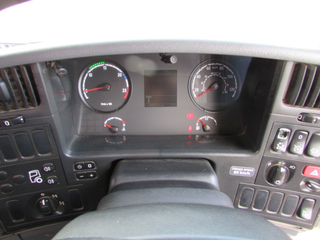 Vehicle Photo 12