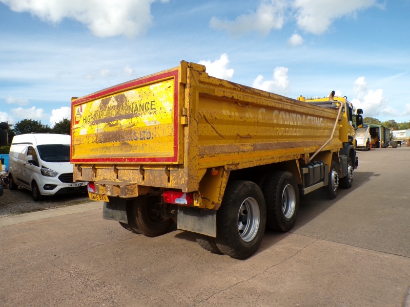 Vehicle Photo 8