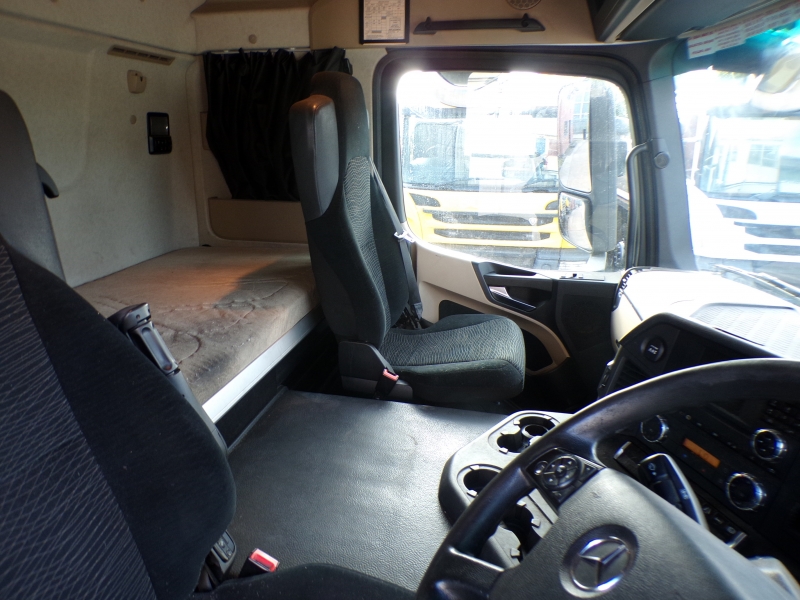 Vehicle Photo 9