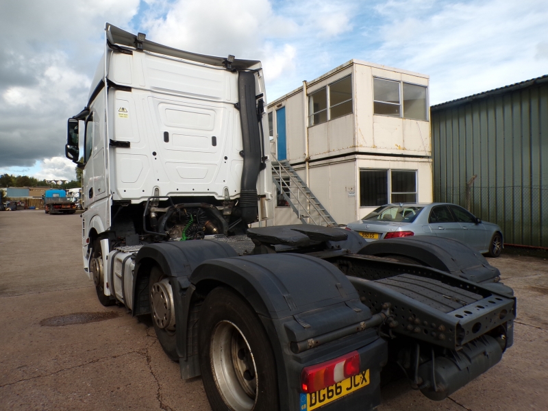 Vehicle Photo 6