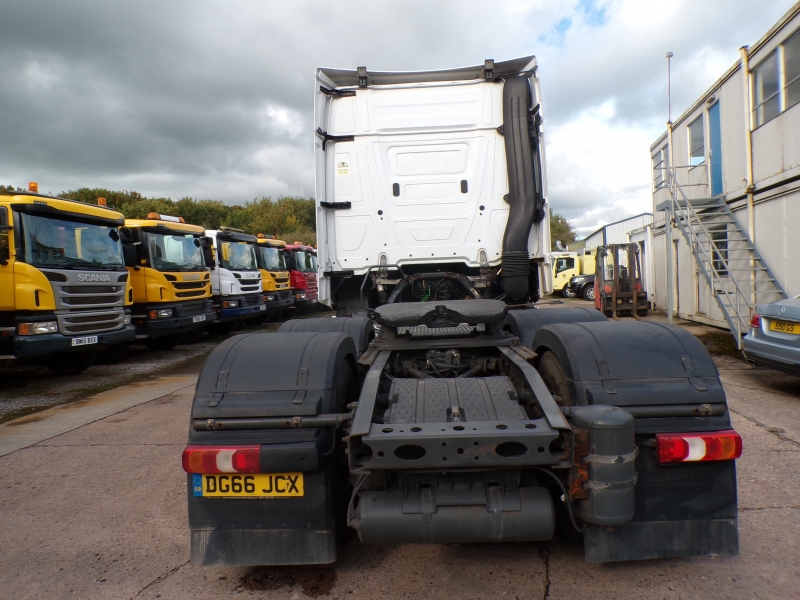 Vehicle Photo 3