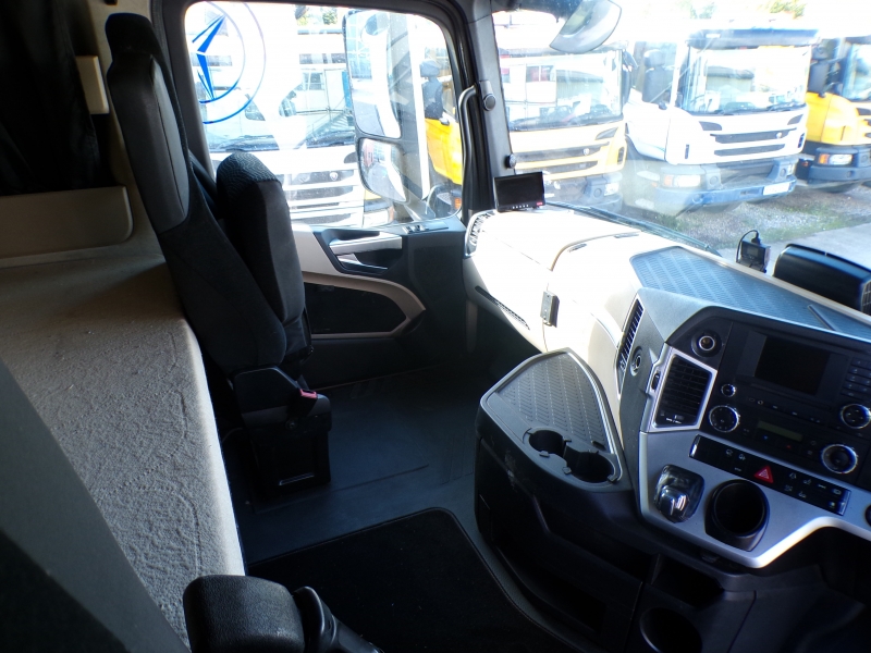 Vehicle Photo 9