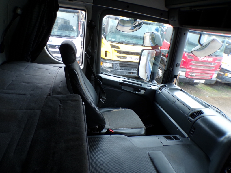 Vehicle Photo 8